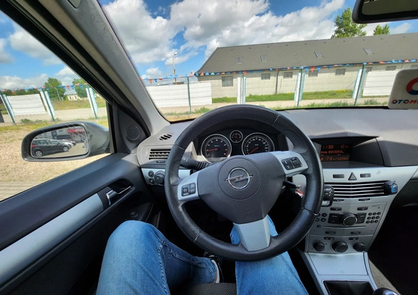 Opel Astra cena 15900 przebieg: 212506, rok produkcji 2009 z Piła małe 379